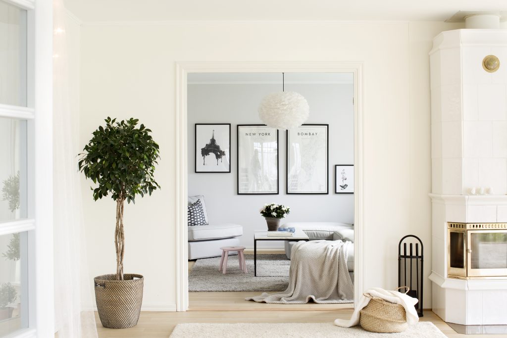 Stue i en leilighet med stilig interiør